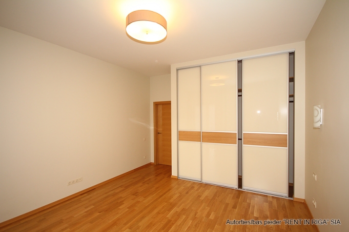 Sludinājumi. Tiek piedāvāts divstāvīgs LUX klases dzīvoklis jaunā projekta ēkā Vecrīgā. Īpašums šobrīd ir Cena: 800000 EUR Foto #5