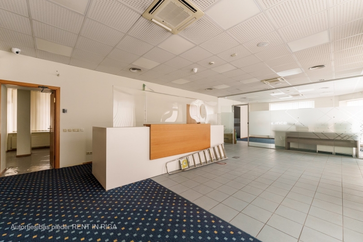 Sludinājumi. Tirdzniecības telpas/birojs - Rīgas centrā.  Telpu kopējā platība 210 m2.  + Telpas ērtā un Cena: 2000 EUR/mēn Foto #4