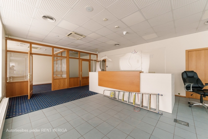 Sludinājumi. Tirdzniecības telpas/birojs - Rīgas centrā.  Telpu kopējā platība 210 m2  + Telpas ērtā un izdevīgā Cena: 2000 EUR/mēn Foto #3