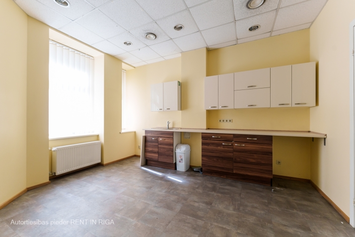 Sludinājumi. Tirdzniecības telpas/birojs - Rīgas centrā.  Telpu kopējā platība 210 m2  + Telpas ērtā un izdevīgā Cena: 2000 EUR/mēn Foto #6