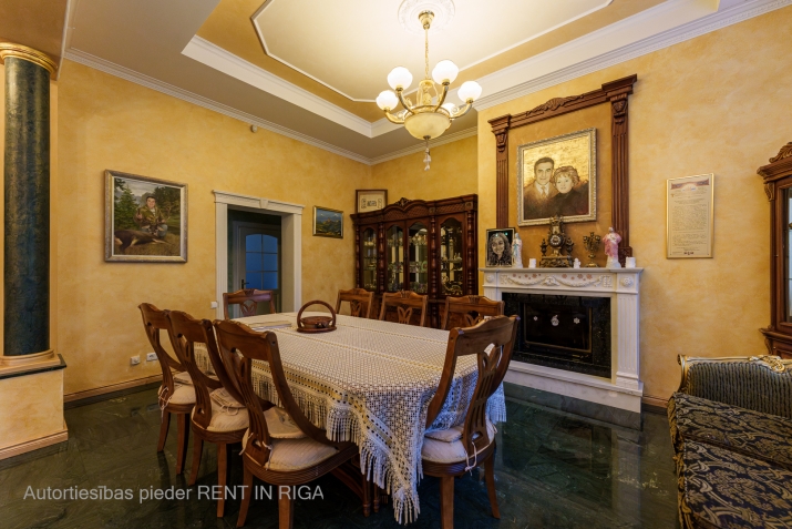 Sludinājumi. Tiek izīrēta plaša un labiekārtota māja Dreiliņos.   - 7 izolētas istabas - piecas no guļamistabām Cena: 4000 EUR/mēn Foto #6