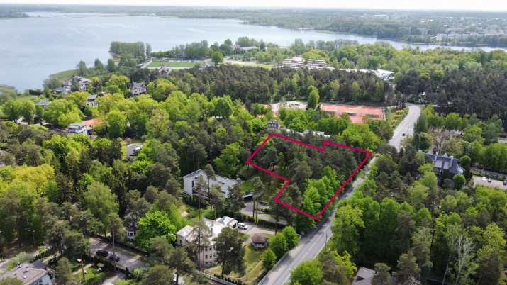 Объявление. Земля продается в Mežaparks, расположенa в тихом месте рядом с Kisezers.  Площадь: 2200 м2 Цена: 330000 EUR Foto #1