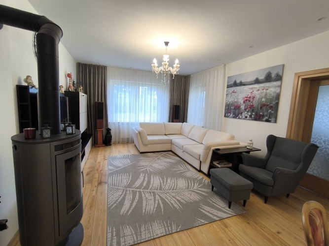 Sludinājumi. Tiek pārdota uzreiz apdzīvojama dvīņu mājas sekcija Bulduros, tikai pāris soļu attālumā no upes, ar Cena: 469000 EUR Foto #7