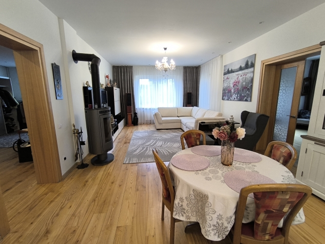 Sludinājumi. Tiek pārdota uzreiz apdzīvojama dvīņu mājas sekcija Bulduros, tikai pāris soļu attālumā no upes, ar Cena: 469000 EUR Foto #6