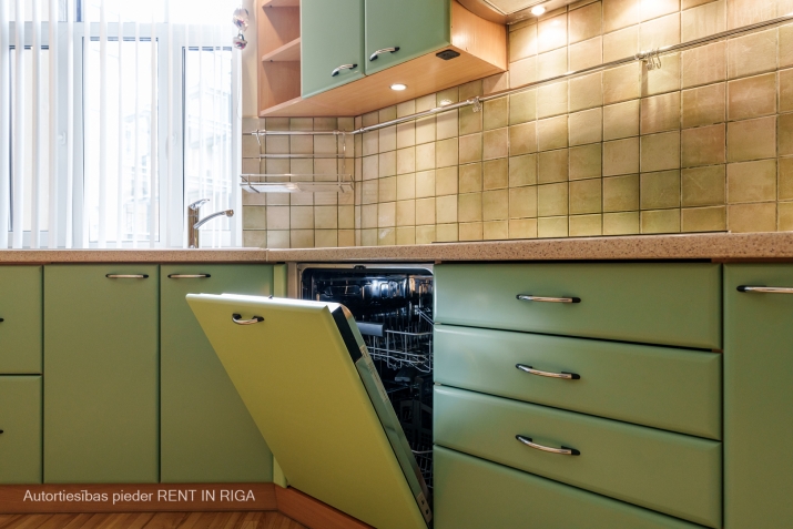 Sludinājumi. Īrei pieejams silts un plašs 4- istabu dzīvoklis Rīgas centrā.   Ērts plānojums, kas sastāv no Cena: 890 EUR/mēn Foto #9