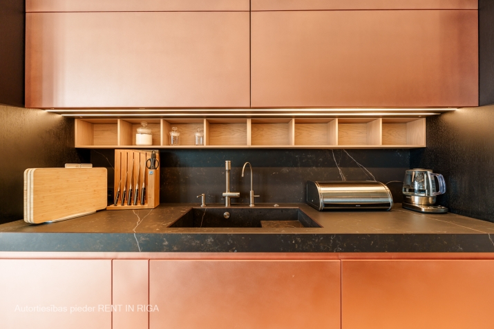 Объявление. Продается уникальная пентхаус-квартира в престижном тихом центре Риги. Доступен для аренды: Цена: 2.1e+06 EUR Foto #3