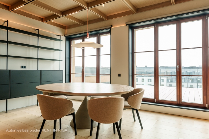 Объявление. Продается уникальная пентхаус-квартира в престижном тихом центре Риги. Доступен для аренды: Цена: 2.1e+06 EUR Foto #9