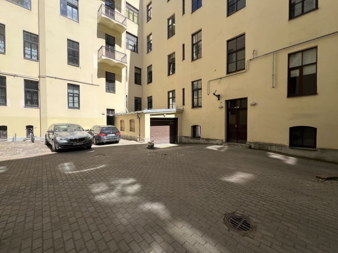 Объявление. Уникальное предложение  частный гараж в тихом центре!  Гараж расположен во дворе жилого массива Цена: 53000 EUR Foto #5