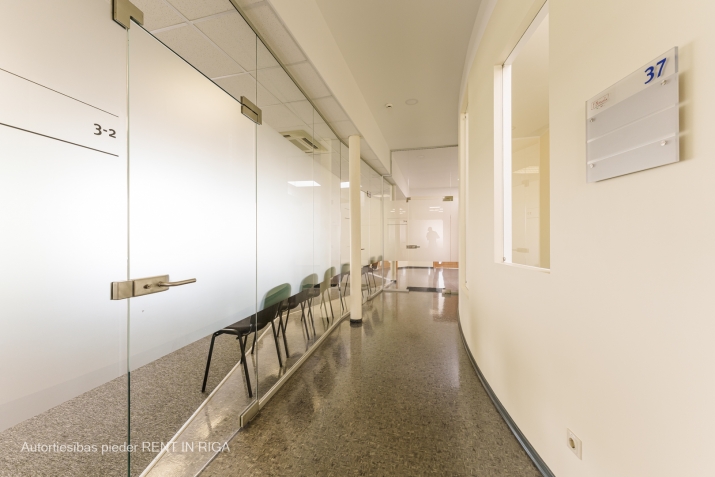 Sludinājumi. Piedāvājumā biroja telpas Rankas ielā 13!  Šajā piedāvājumā ir daļa no biroja, telpas ir Cena: 930 EUR/mēn Foto #9