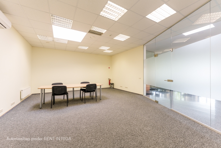 Sludinājumi. Piedāvājumā biroja telpas Rankas ielā 13!  Šajā piedāvājumā ir daļa no biroja, telpas ir Cena: 930 EUR/mēn Foto #3