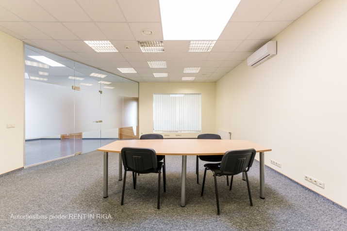 Sludinājumi. Piedāvājumā biroja telpas Rankas ielā 13!  Šajā piedāvājumā ir daļa no biroja, telpas ir Cena: 930 EUR/mēn Foto #4