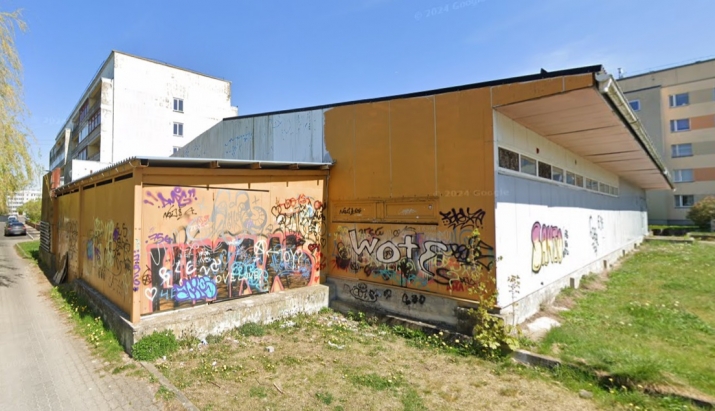 Sludinājumi. Pārdod veikala ēku Ezerkrasta rajonā.  Ēka celta 2002.gadā.  Metāla konstrukcijas, metāla jumts. Cena: 420000 EUR Foto #2