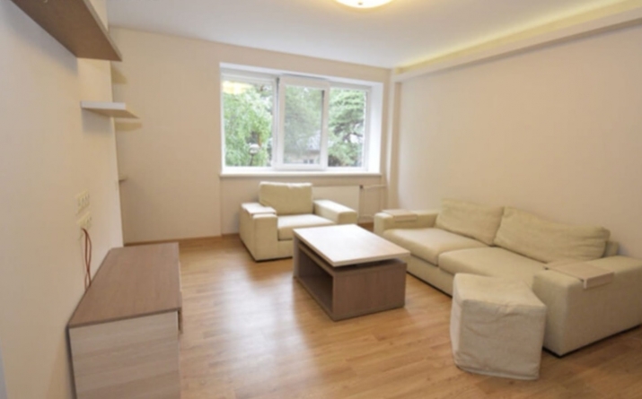 Sludinājumi. Studio tipa dzīvoklis ar balkonu pie Mežaparka.  Dzīvoklī ir viesistaba, kas apvienota ar virtuvi, Cena: 76000 EUR Foto #2