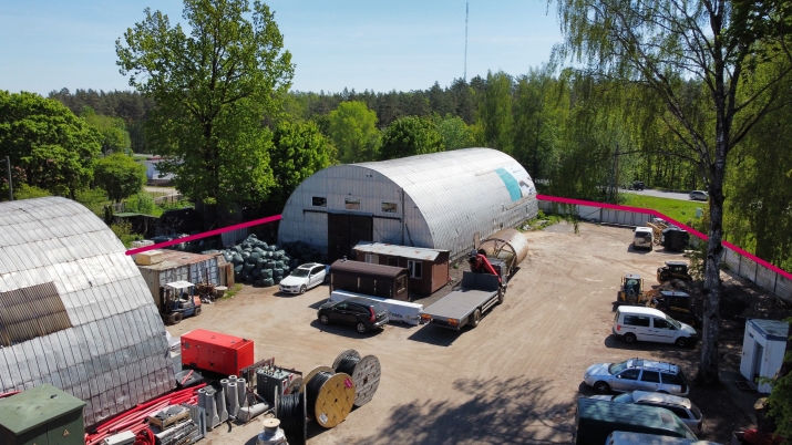 Sludinājumi. Pārdod: Zemi un 2 Angārus  Īpašuma Detaļas: + Kopējā zemes platība: ~5000 m + Noliktava A platība: Cena: 449000 EUR Foto #6