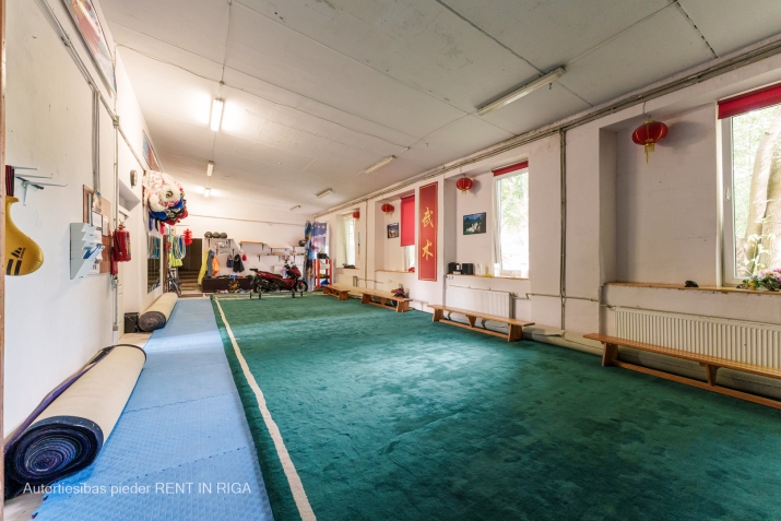 Sludinājumi. Tiek pārdota 600 m2 plaša ēka. Pašlaik telpas tiek iznomāta sporta klubam.  Ēkas telpas sastāv no 3 Cena: 220000 EUR Foto #6