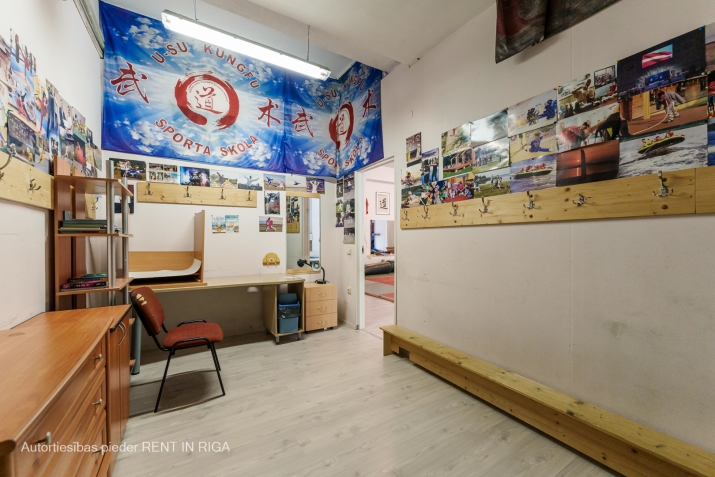 Sludinājumi. Tiek pārdota 600 m2 plaša ēka. Pašlaik telpas tiek iznomāta sporta klubam.  Ēkas telpas sastāv no 3 Cena: 220000 EUR Foto #8