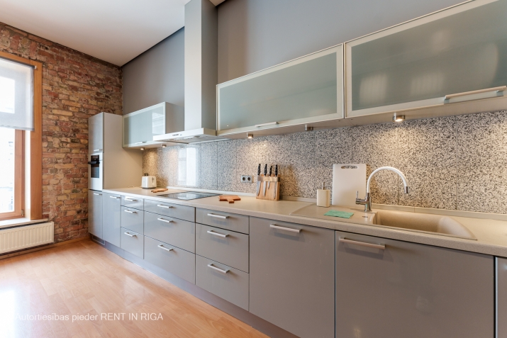 Sludinājumi. Ekskluzīvs 2 stāvu dzīvoklis ar 2 terasēm Rīgas skaistākajā mājā.  Pirmajā līmenī ir viesistaba, Cena: 600000 EUR Foto #9