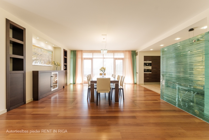 Sludinājumi. Ekskluzīvs dzīvoklis ar 5 balkoniem 100 m no jūras. Atrodas kāpu zonā elitārā projektā Marienbad.  Cena: 470000 EUR Foto #3