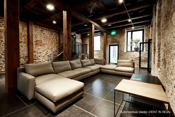 Sludinājumi. Vilhelma Nami Miesnieku ielā 13, 15 un 17 iespējams ir iekārojamākās adresēs Rīgā. Senatnes elpa Cena: 3505 EUR/mēn Foto #5