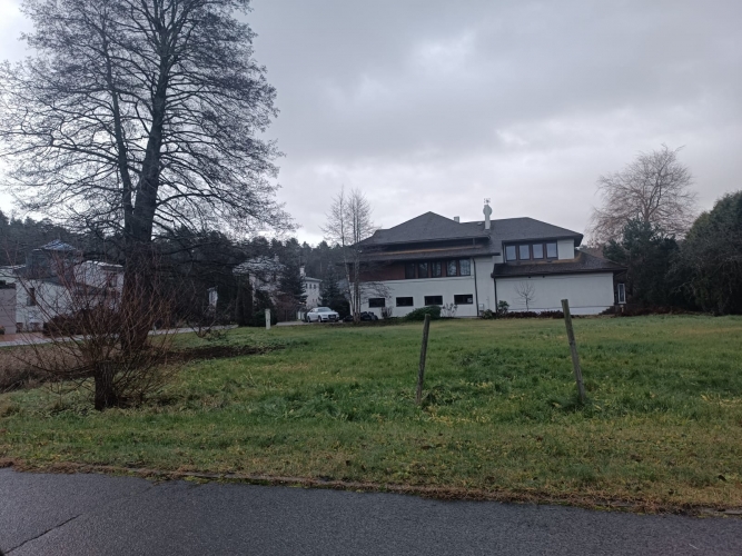 Sludinājumi. Piedāvājumā lielisks zemesgabals slēgtā ciematā Mežaparkā blakus Ķīšezeram un Mežaparka kultūras un Cena: 118000 EUR Foto #5