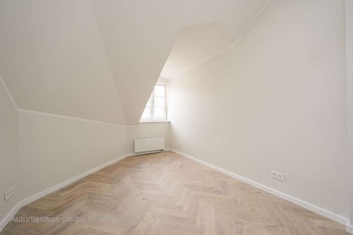 Sludinājumi. Pārdošanā 3 istabu dzīvoklis šarmantajā Āgenskalnā!   Rīgas koka arhitektūras pērle  dzīvojamā ēka Cena: 203290 EUR Foto #5