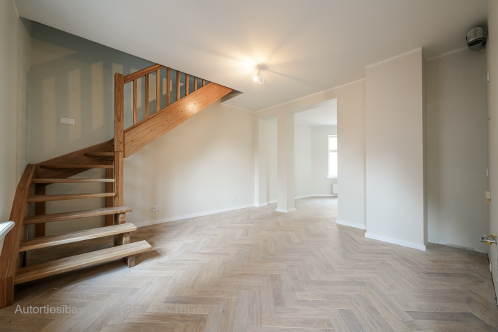 Sludinājumi. Pārdošanā 3 istabu dzīvoklis šarmantajā Āgenskalnā!   Rīgas koka arhitektūras pērle  dzīvojamā ēka Cena: 203290 EUR Foto #6