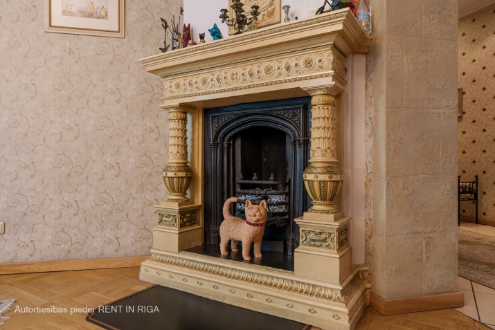 Sludinājumi. Tiek izīrēts patiesi mājīgs, kvalitatīvi būvēts un aprīkots 5-istabu dzīvoklis skaistas jūgendstila Cena: 2300 EUR/mēn Foto #4