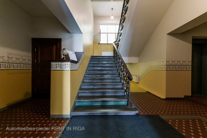 Объявление. Уютная квартира на улице Виландес.  Фасад здания выполнен в эклектично-декоративной композиции, Цена: 200000 EUR Foto #3