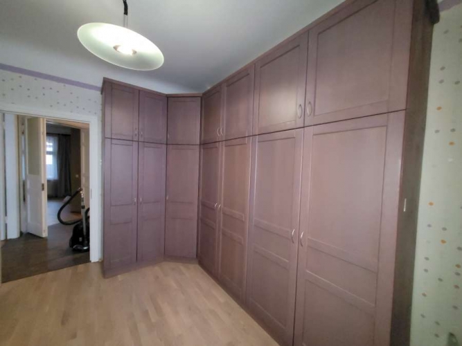 Sludinājumi. Tiek pārdots plašs, silts, daļēji mēbelēts, pēc kosmētiskā remonta 5 istabu dzīvoklis ar atsevišķu Cena: 300000 EUR Foto #5