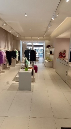 Sludinājumi. Piedāvājumā tirdzniecības telpas pašā Rīgas centrā!  Telpas ir ļoti labā tehniskā un vizuālā Cena: 5000 EUR/mēn Foto #4