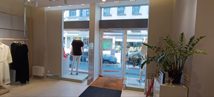 Sludinājumi. Piedāvājumā tirdzniecības telpas pašā Rīgas centrā!  Telpas ir ļoti labā tehniskā un vizuālā Cena: 5000 EUR/mēn Foto #3