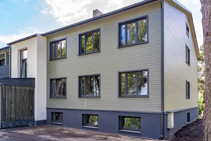 Sludinājumi. Piedāvājam pārdošanai dzīvokļus pilnībā atjaunotā mājā gleznainā vietā pie upes Dubultos.  Cena: 59900 EUR Foto #2