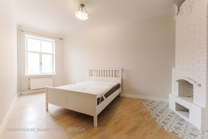 Sludinājumi. Gaišs dzīvoklis tikko pēc remonta.  Atrodas pirmskara ēkas 5.stāvā, lifts nav. Dzīvoklī ir 3 Cena: 900 EUR/mēn Foto #6