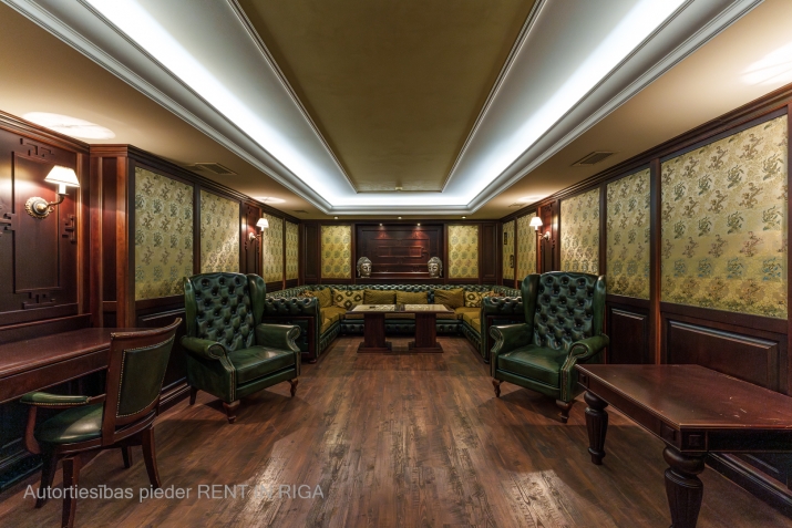 Sludinājumi. Telpas puspagrabā Klusajā centrā.  Iepriekš šeit atradās privāts klubs, bet telpas iespējams Cena: 200000 EUR Foto #1