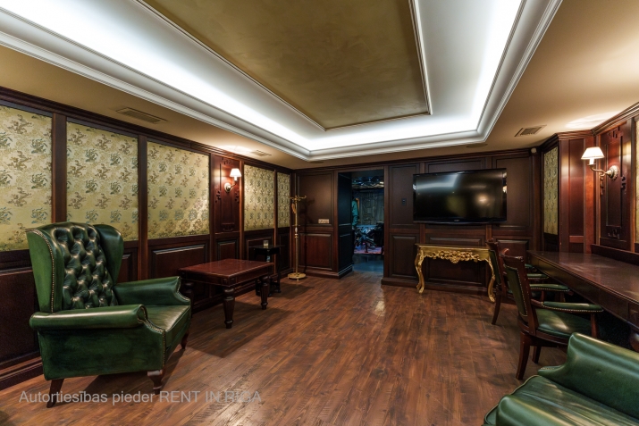 Sludinājumi. Telpas puspagrabā Klusajā centrā.  Iepriekš šeit atradās privāts klubs, bet telpas iespējams Cena: 200000 EUR Foto #3