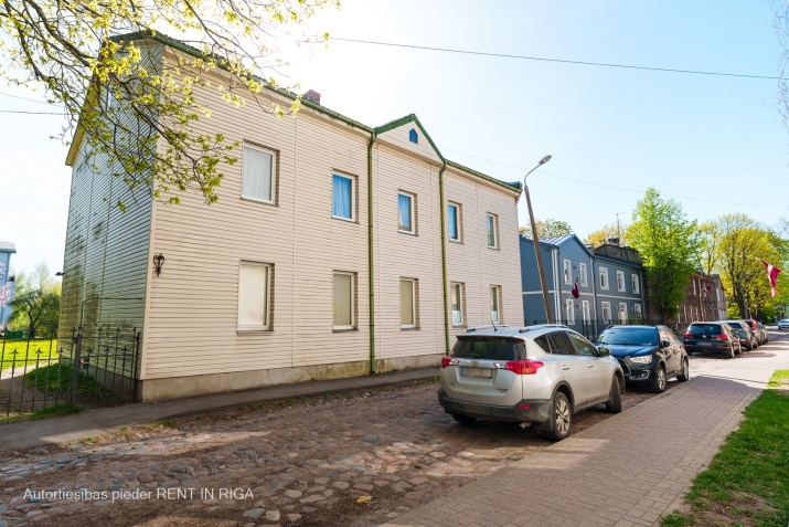 Sludinājumi. Pārdod plašu namīpašumu ar zemes gabalu.  Mazstāvu dzīvojamās apbūves teritorija (DzM3)   Cena: 245000 EUR Foto #3