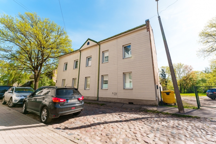 Sludinājumi. Pārdod plašu namīpašumu ar zemes gabalu.  Mazstāvu dzīvojamās apbūves teritorija (DzM3)   Cena: 245000 EUR Foto #2