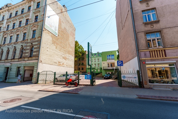 Sludinājumi. Biroja telpas centrā. Renovēta biroju ēka ar bruģētu un iežogotu teritoriju.  Birojs 3. stāvā (BEZ Cena: 375 EUR/mēn Foto #9