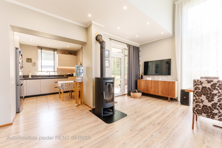 Объявление. Продается частный дом в поселке Mežārēs, Бишулеяс-  Это отличная возможность осуществить мечту о Цена: 310000 EUR Foto #2