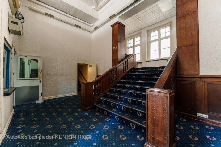 Sludinājumi. Nomai pieejams reprezentabls namīpašums pašā Rīgas sirdī ar skatu uz Bastejkalnu!  Atsevišķi Cena: 35000 EUR/mēn Foto #2