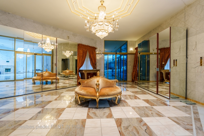 Объявление. Элегантный частный дом в Дарзциемсе  спокойный жилой район.  Частный дом общей площадью 1384 м2 на Цена: 670000 EUR Foto #1