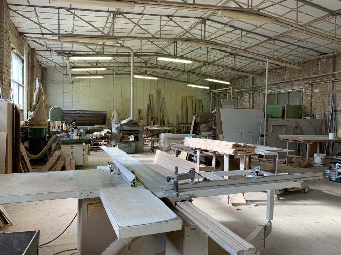 Sludinājumi. Iznomā ražošanas telpas ar apkuri ~ 550 m2. Biroja telpas/ģērbtuves, sadzīves telpa ~ 90 m2 Cena: 1700 EUR/mēn Foto #3