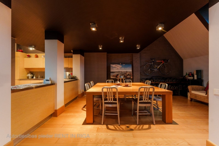 Sludinājumi. Tiek pārdots penthouse tipa dzīvoklis vēstniecību rajonā - Klusajā centrā. Divstāvu dzīvoklis (5. Cena: 625573 EUR Foto #4