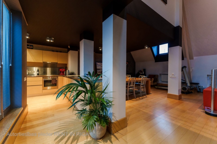 Sludinājumi. Tiek pārdots penthouse tipa dzīvoklis vēstniecību rajonā - Klusajā centrā. Divstāvu dzīvoklis (5. Cena: 625573 EUR Foto #1