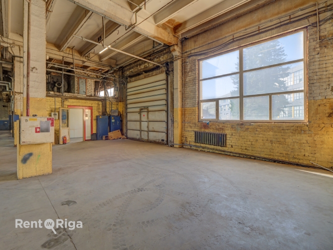 Sludinājumi. Ražošanas telpas ar apkuri.  Šobrīd telpās atrodas metālapstrādes cehs. - 2 telferi ar 1.5 t Cena: 2800 EUR/mēn Foto #2