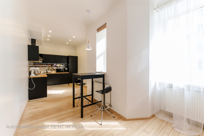 Sludinājumi. Pārdošanā pilnībā mēbelēts, 2 istabu dzīvoklis, kas izvietots Rīgas klusajā centrā, Vīlandes ielā. Cena: 189000 EUR Foto #4