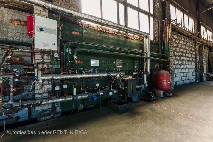 Sludinājumi. Iznomā Angāru Ilzenes ielā 18  + platība - 900m2; + Nomas cena - 2.75 EUR/m2; + Vārtu augustums - Cena: 2475 EUR/mēn Foto #4