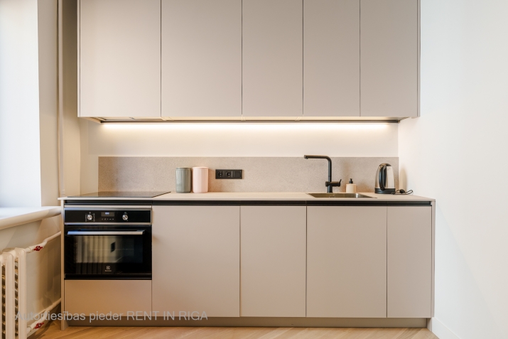 Sludinājumi. Tiek pārdots 2024. gada vasarā pilnībā renovēts 3 istabu dzīvoklis Klusajā centrā, Elizabetes ielā Cena: 212000 EUR Foto #6