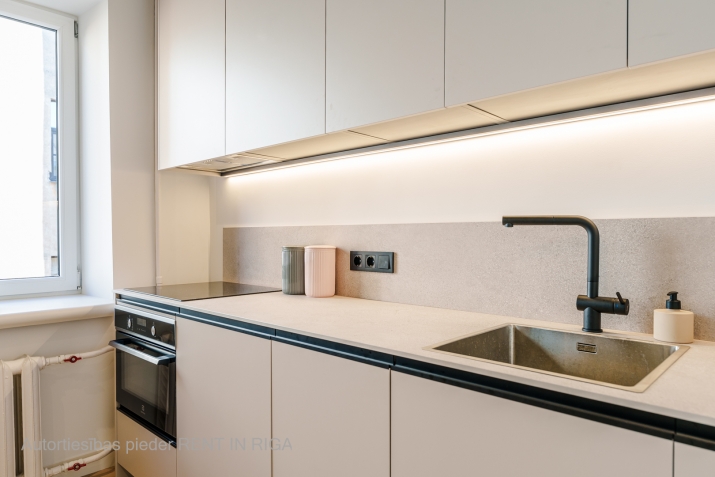 Sludinājumi. Tiek pārdots 2024. gada vasarā pilnībā renovēts 3 istabu dzīvoklis Klusajā centrā, Elizabetes ielā Cena: 212000 EUR Foto #7