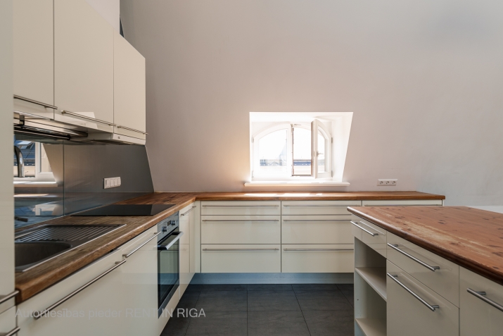 Sludinājumi. Valdemāra Rezidence ir īpaša jūgendstila ēka, ar aizraujošu un bagātu vēsturi. Ēka atjaunota tās Cena: 525000 EUR Foto #5